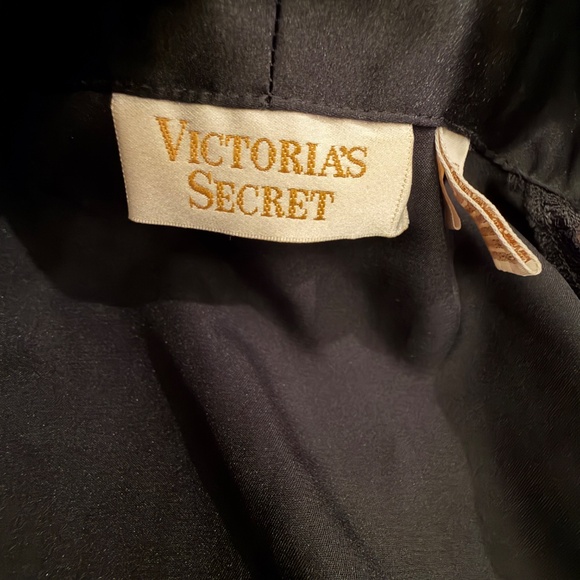 Vintage Victoria's Secret Gold Label Romantic Black Lace Robe, One Size - Picture 7 of 12
